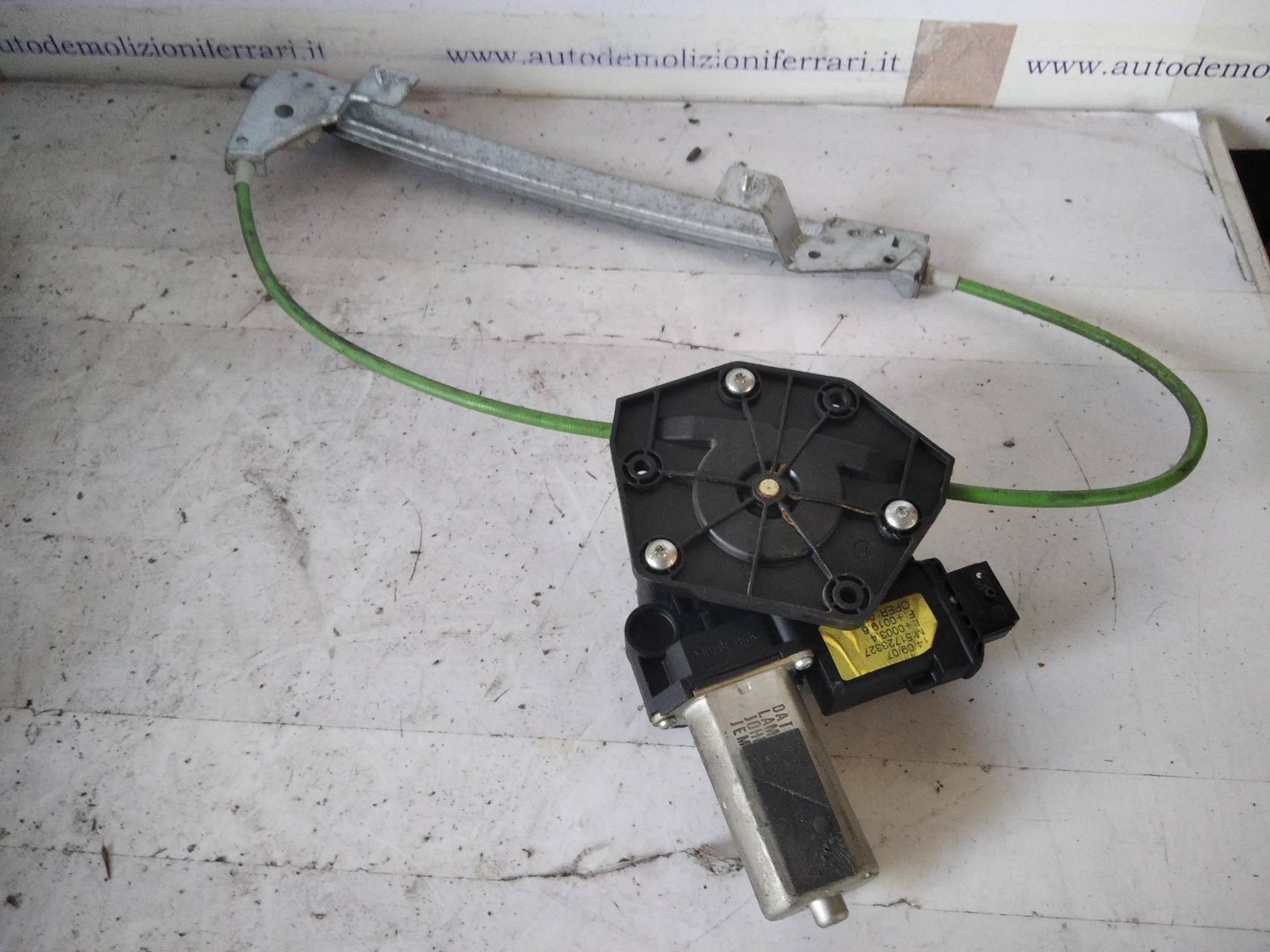 Alzacristallo elettr. porta post. dx.